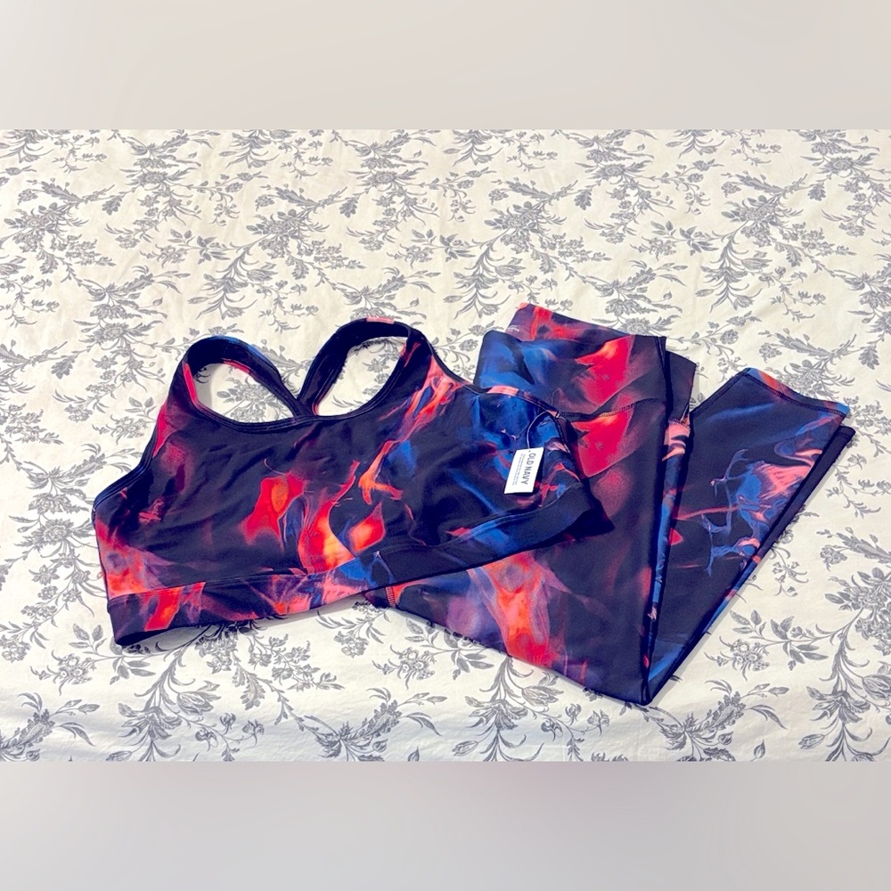 Old Navy Women's Multicolor Sports Bra and Leggings Set